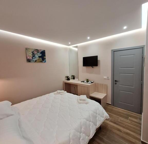 اتاق استاندارد با بالکن, Himara 28