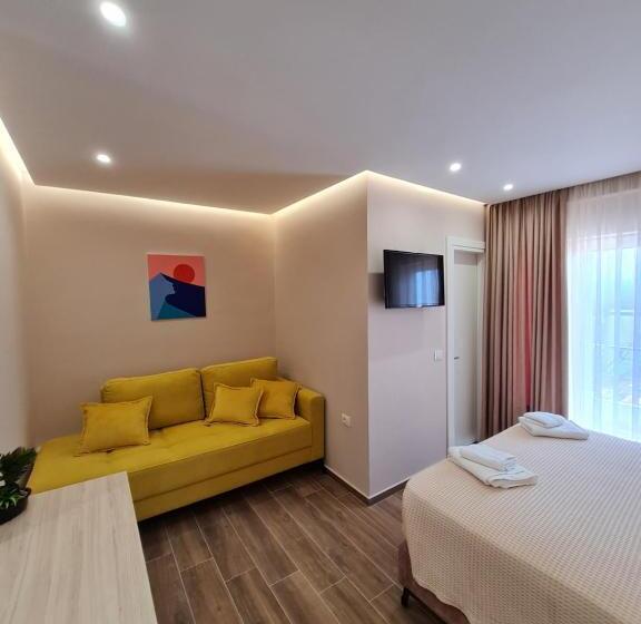 اتاق لوکس با چشم‌انداز دریا, Himara 28