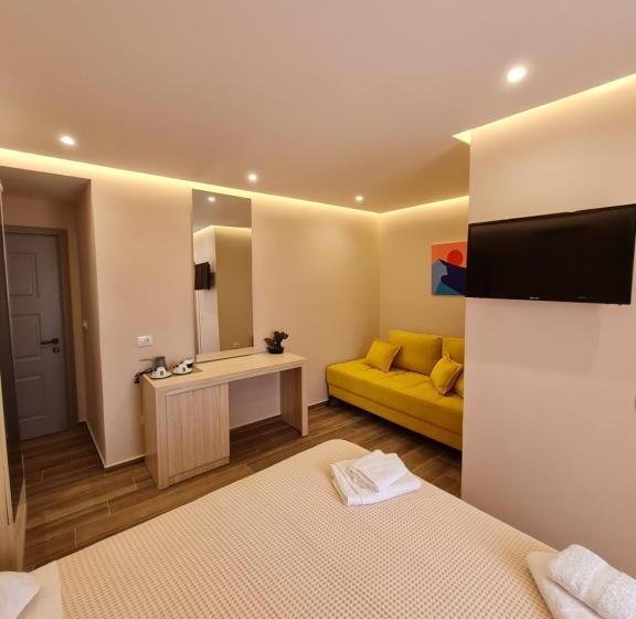 اتاق لوکس با چشم‌انداز دریا, Himara 28