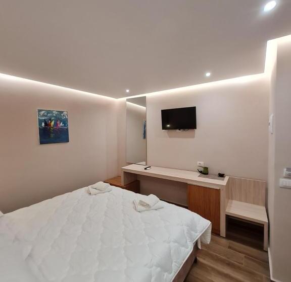 اتاق استاندارد با بالکن, Himara 28