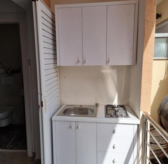 اتاق راحتی سه تخته, Himara 28