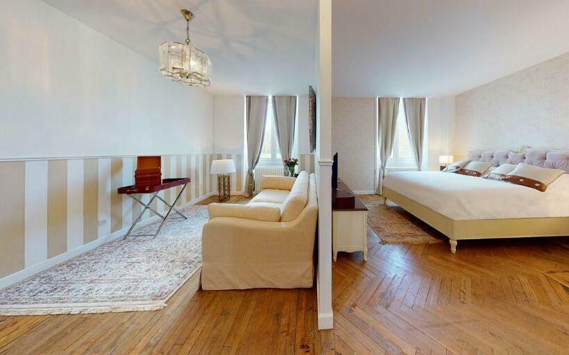 デラックススタジオ, Chateau De Tresse