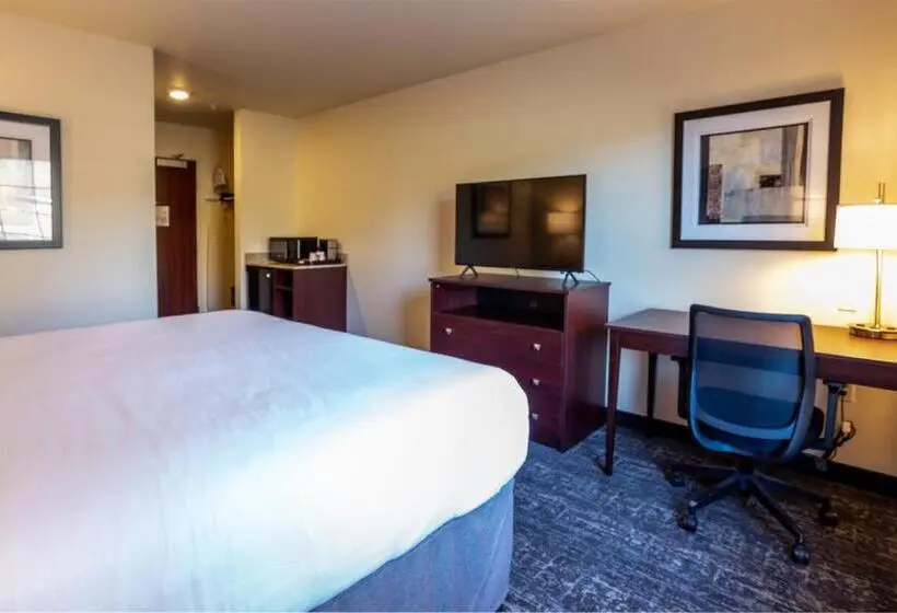 キングサイズベッドのスタンダードルーム, Cobblestone Inn & Suites  Brookville