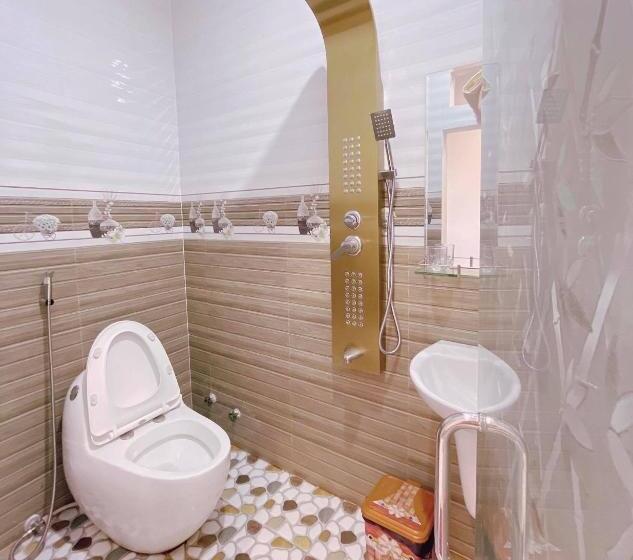 اتاق لوکس با بالکن, Diễm My