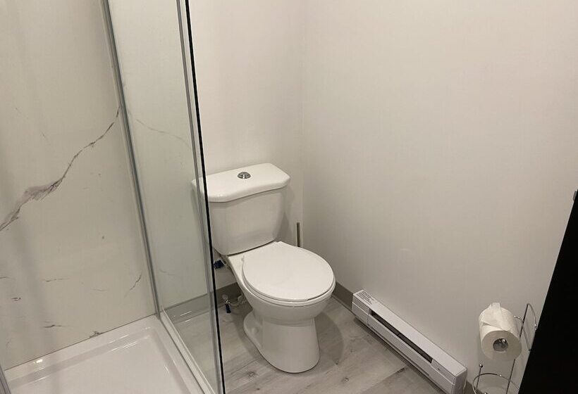 Семейный Номер, Hôtel St Alexis