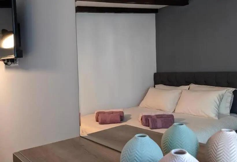 اتاق استاندارد با بالکن, L Hotelpz