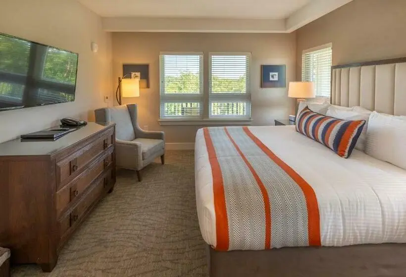 キングサイズベッドのスイートルーム, Lakeside Lodge Clemson