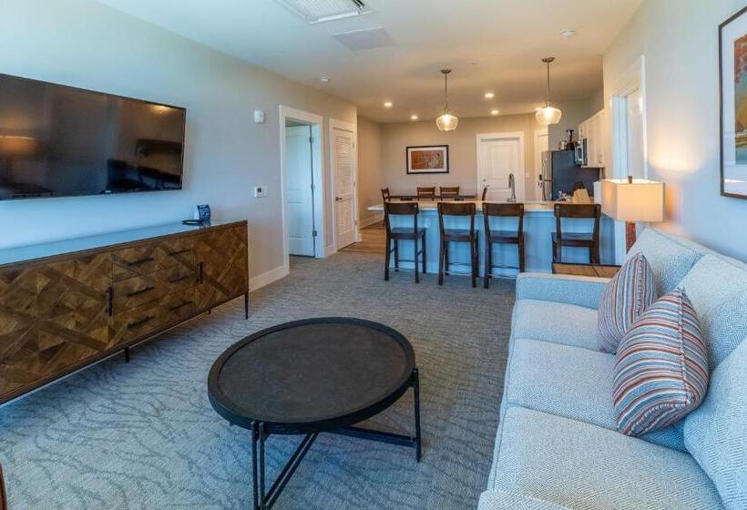 جناح سرير كينج, Lakeside Lodge Clemson