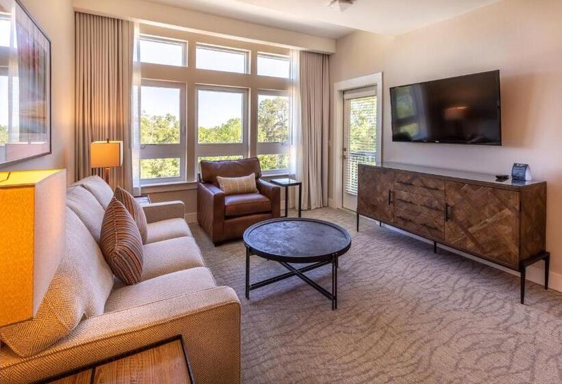 جناح سرير كينج, Lakeside Lodge Clemson