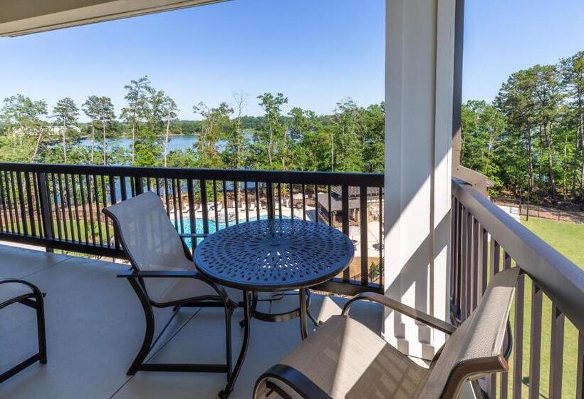 キングサイズベッドのスイートルーム, Lakeside Lodge Clemson