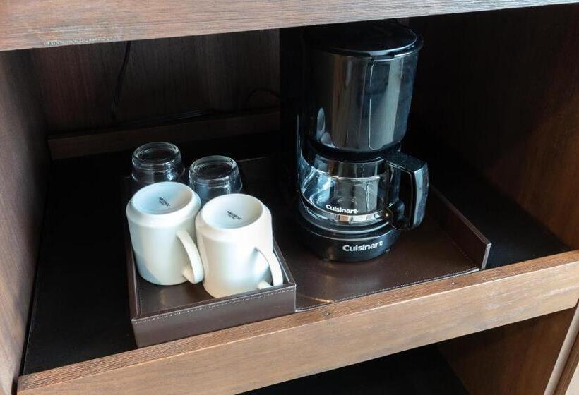 غرفة قياسية سرير كينج, Lakeside Lodge Clemson