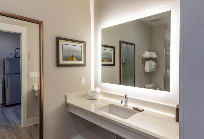 إستوديو قياسى سرير ملكى, Lakeside Lodge Clemson