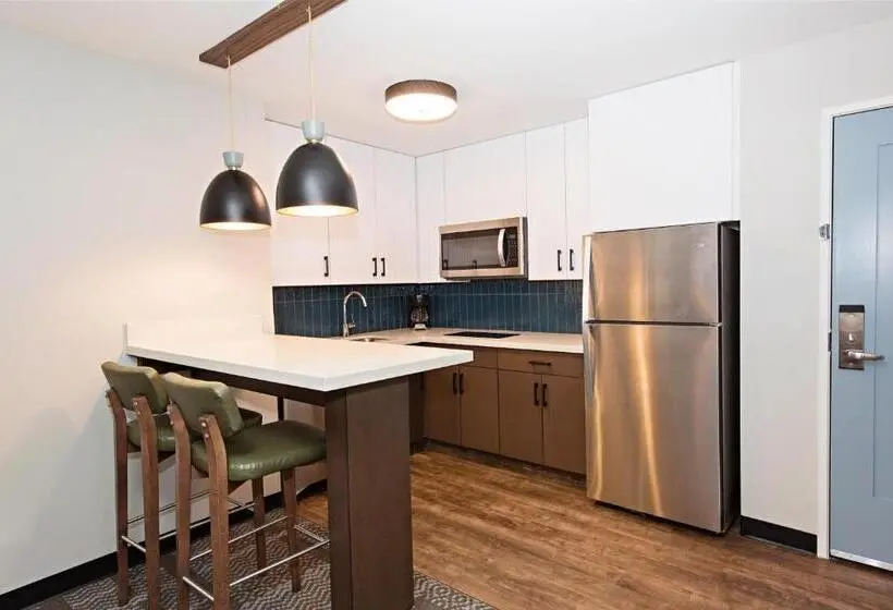 キングサイズベッドのスイートルーム, Staybridge Suites   Denver North   Thornton, An Ihg
