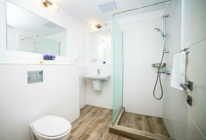 חדר סופריור, Club Waves   Vama Veche