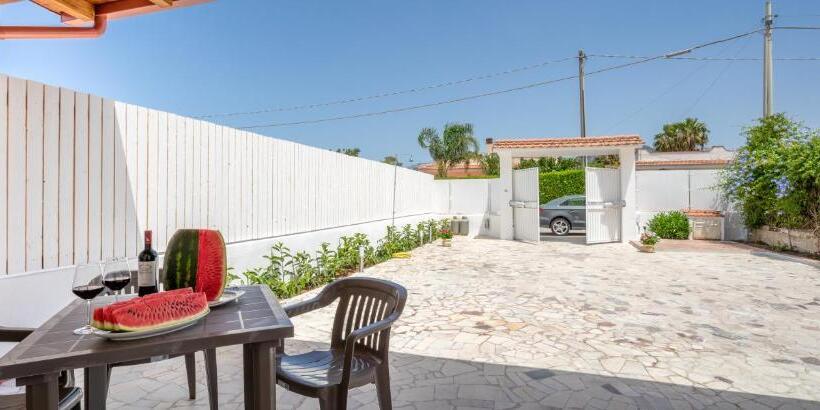 スタンダードルーム, Arricàmpati Rooms In Villa & Rent Car Airport