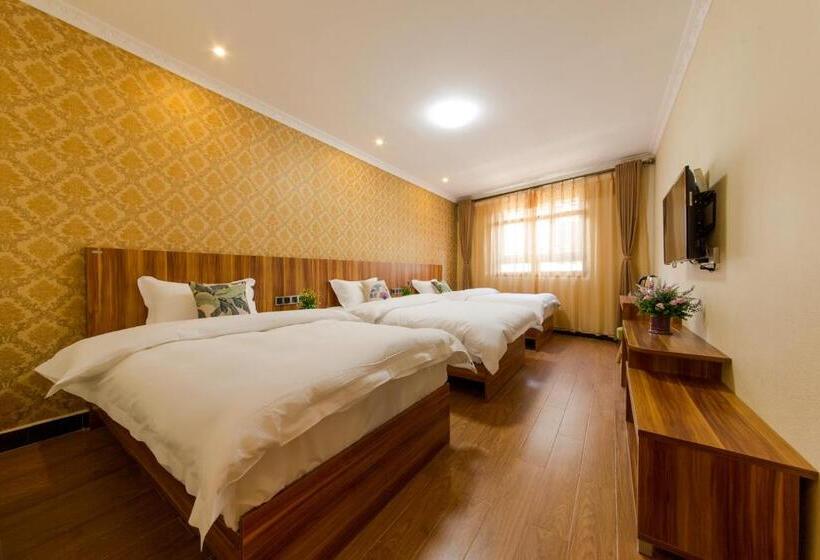 Номер Стандарт Трехместный, Shangri_la Lamtin Youth Hostel