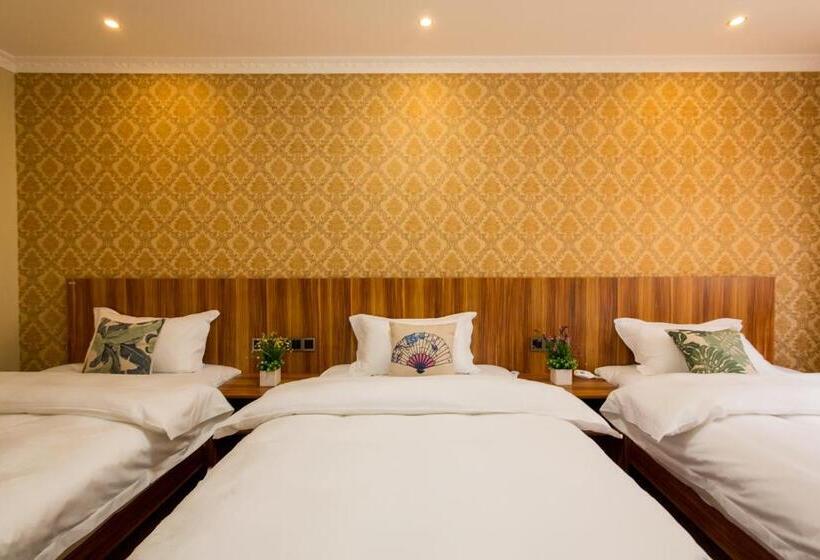 Номер Стандарт Трехместный, Shangri_la Lamtin Youth Hostel