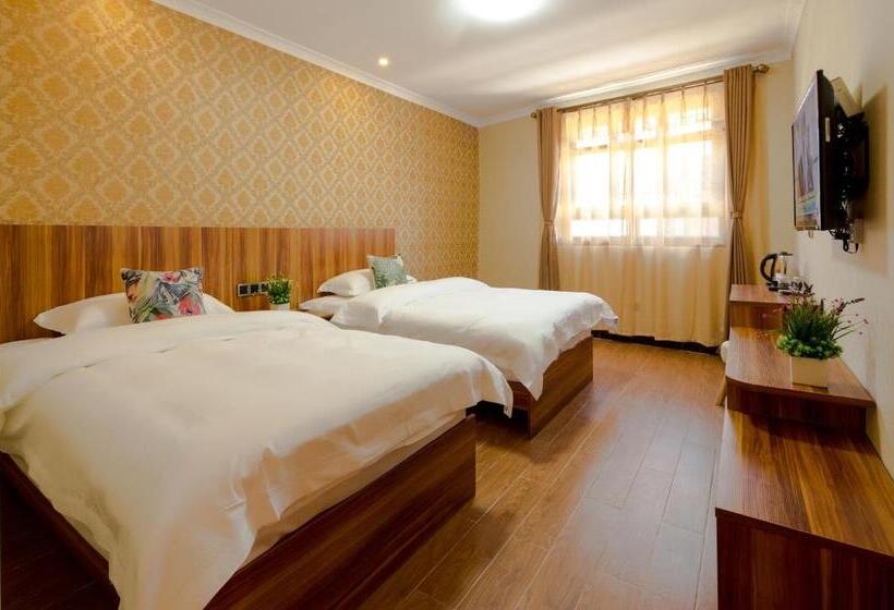 Семейный Номер, Shangri_la Lamtin Youth Hostel