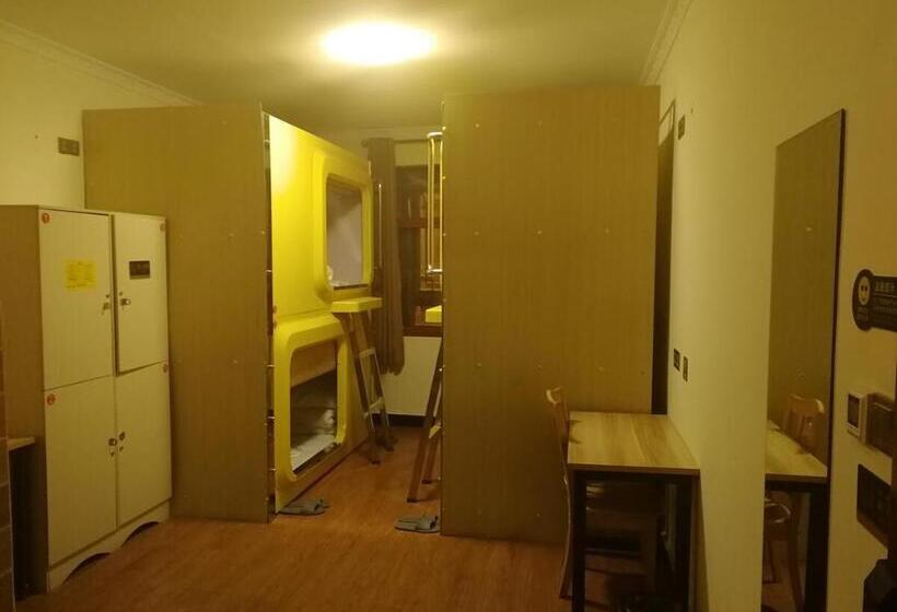 Кровать в Общей Комнате, Shangri_la Lamtin Youth Hostel