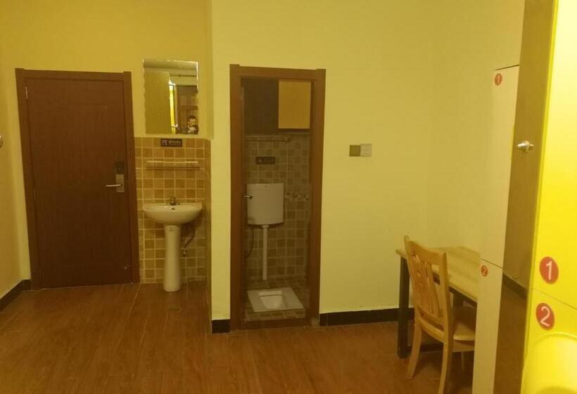 Кровать в Общей Комнате, Shangri_la Lamtin Youth Hostel