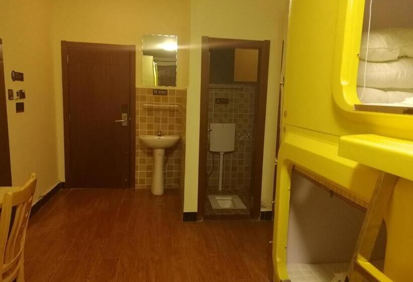 Кровать в Общей Комнате, Shangri_la Lamtin Youth Hostel