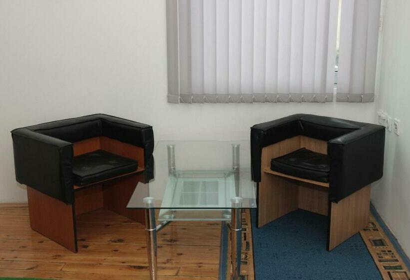 اتاق استاندارد سه نفره, Crystal Lights