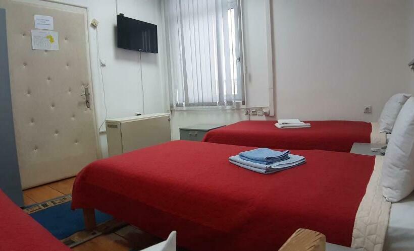 اتاق استاندارد سه نفره, Crystal Lights