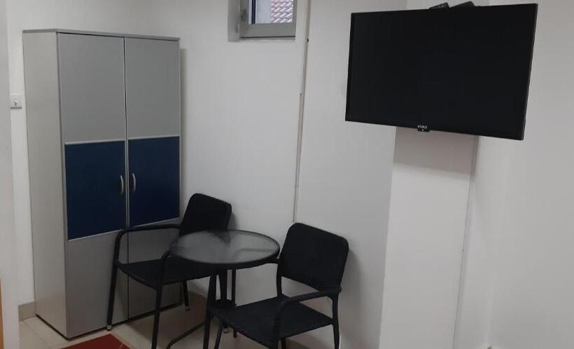 اتاق استاندارد, Crystal Lights