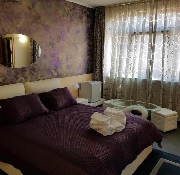 标准间, Liberty Rooms