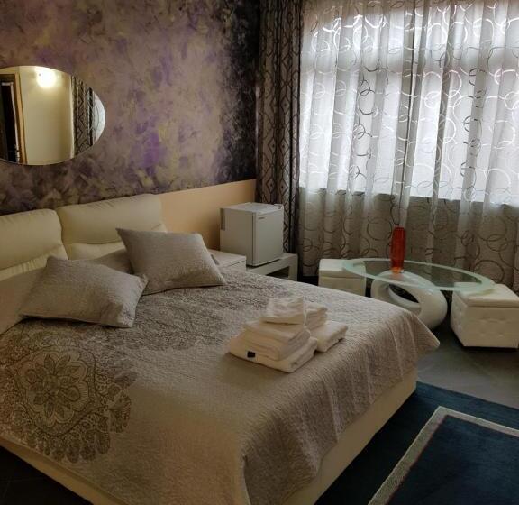 غرفة قياسية, Liberty Rooms