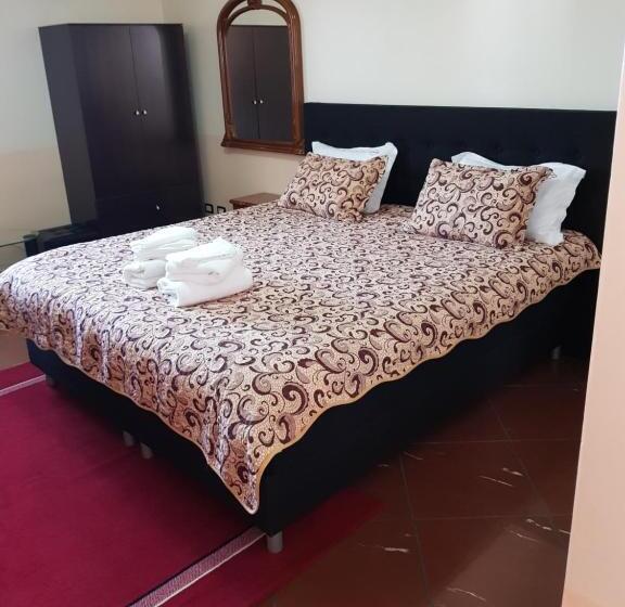 جناح, Liberty Rooms