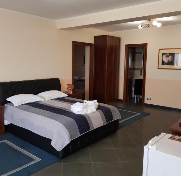 جناح, Liberty Rooms