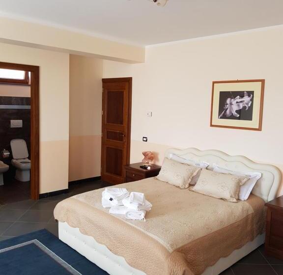 غرفة قياسية ثلاثية, Liberty Rooms