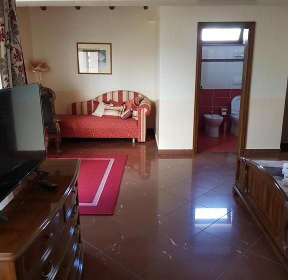 غرفة قياسية ثلاثية, Liberty Rooms