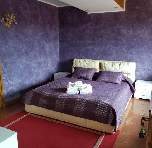 غرفة قياسية, Liberty Rooms