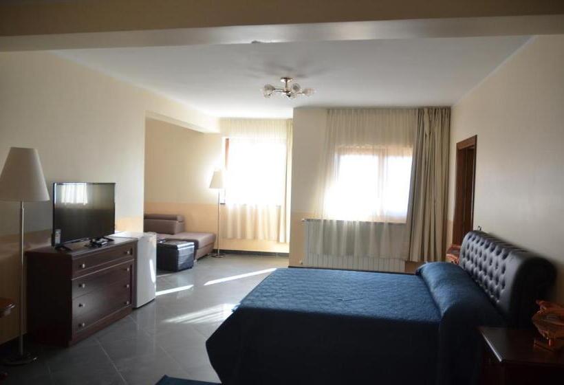 جناح, Liberty Rooms