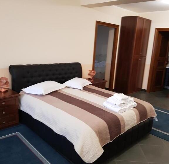 جناح, Liberty Rooms