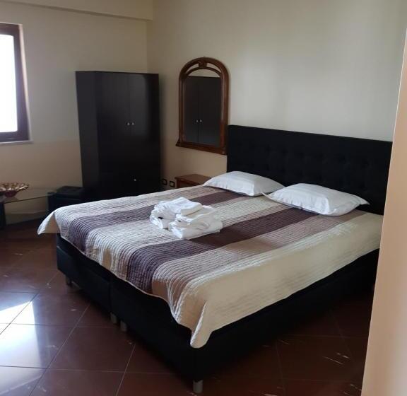 جناح, Liberty Rooms