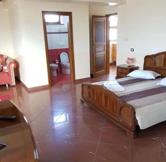 غرفة قياسية ثلاثية, Liberty Rooms