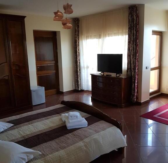 غرفة قياسية ثلاثية, Liberty Rooms