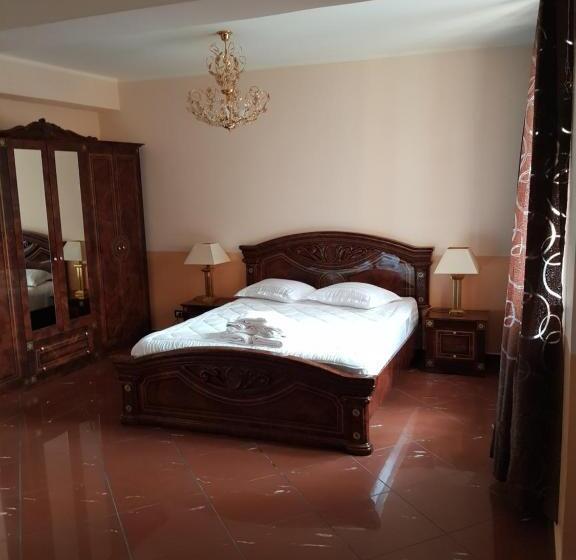 غرفة قياسية ثلاثية, Liberty Rooms