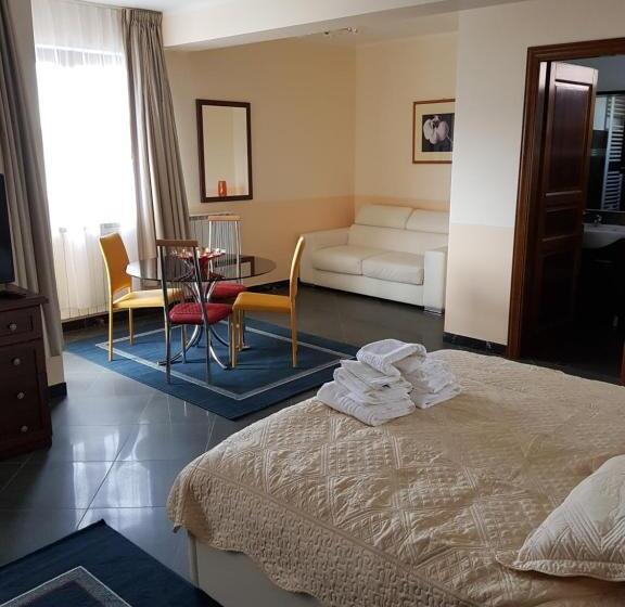 标准三人间, Liberty Rooms