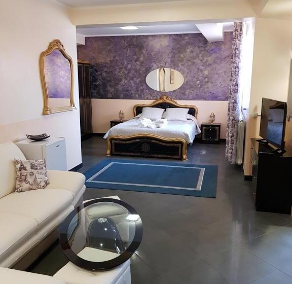 غرفة قياسية ثلاثية, Liberty Rooms