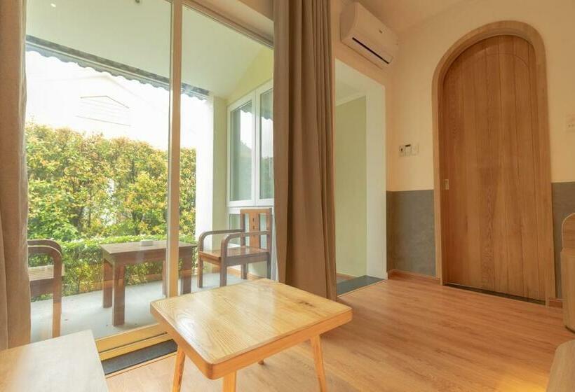 اتاق لوکس, Tây Tiến Bungalow