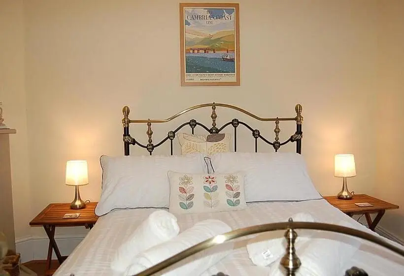 スタンダードルーム, Saint Cadfans Lodge