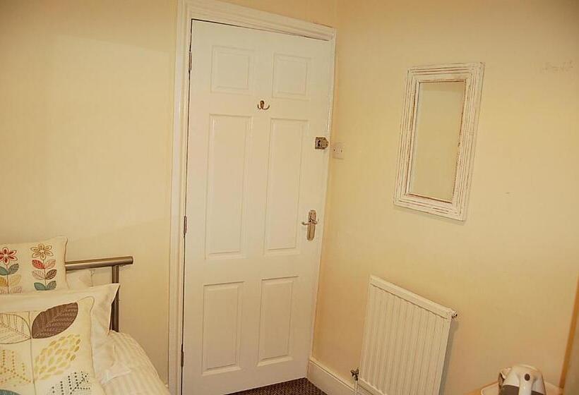 غرفة قياسية فردية, Saint Cadfans Lodge