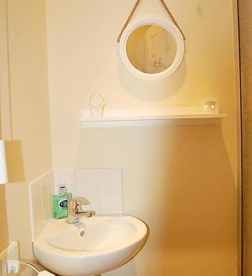 ファミリールーム, Saint Cadfans Lodge