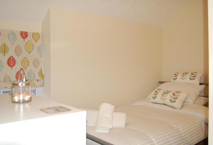 غرفة عائلية, Saint Cadfans Lodge