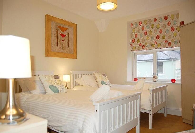 Номер Стандарт, Saint Cadfans Lodge