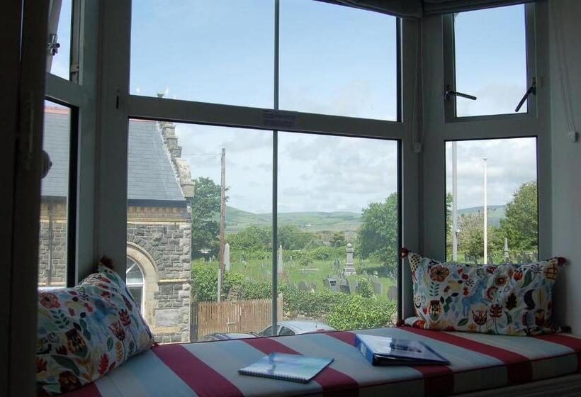 غرفة قياسية مطلة على الجبل, Saint Cadfans Lodge